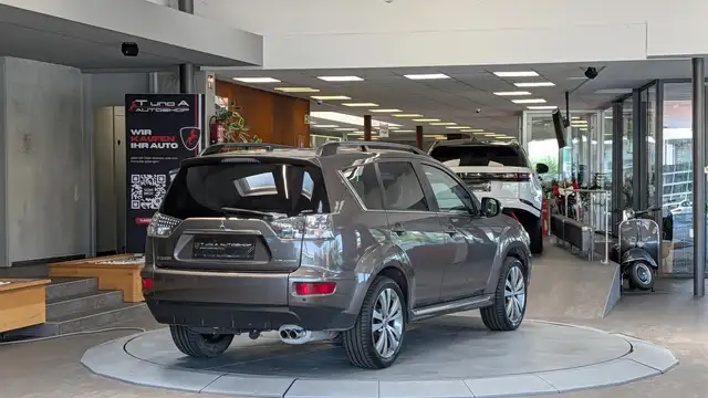 Mitsubishi Outlander view 7