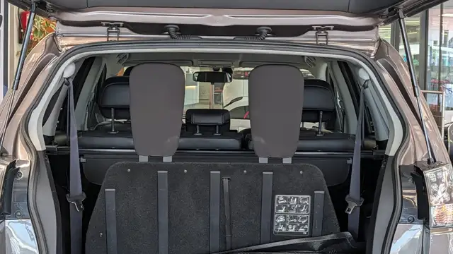 Mitsubishi Outlander view 9