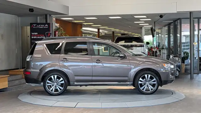 Mitsubishi Outlander view 5