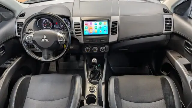 Mitsubishi Outlander view 10