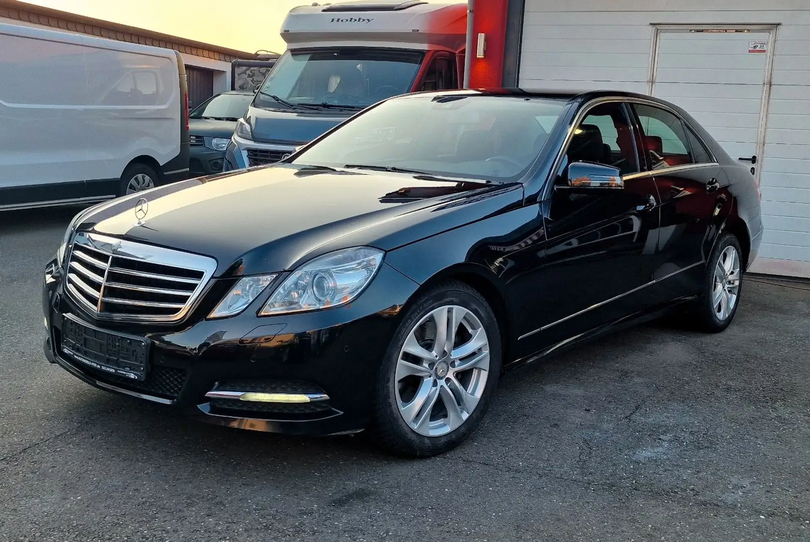 Mercedes-Benz E 300 CGI BlueEfficiency Avantgarde Navi/Xenon Noir - 1