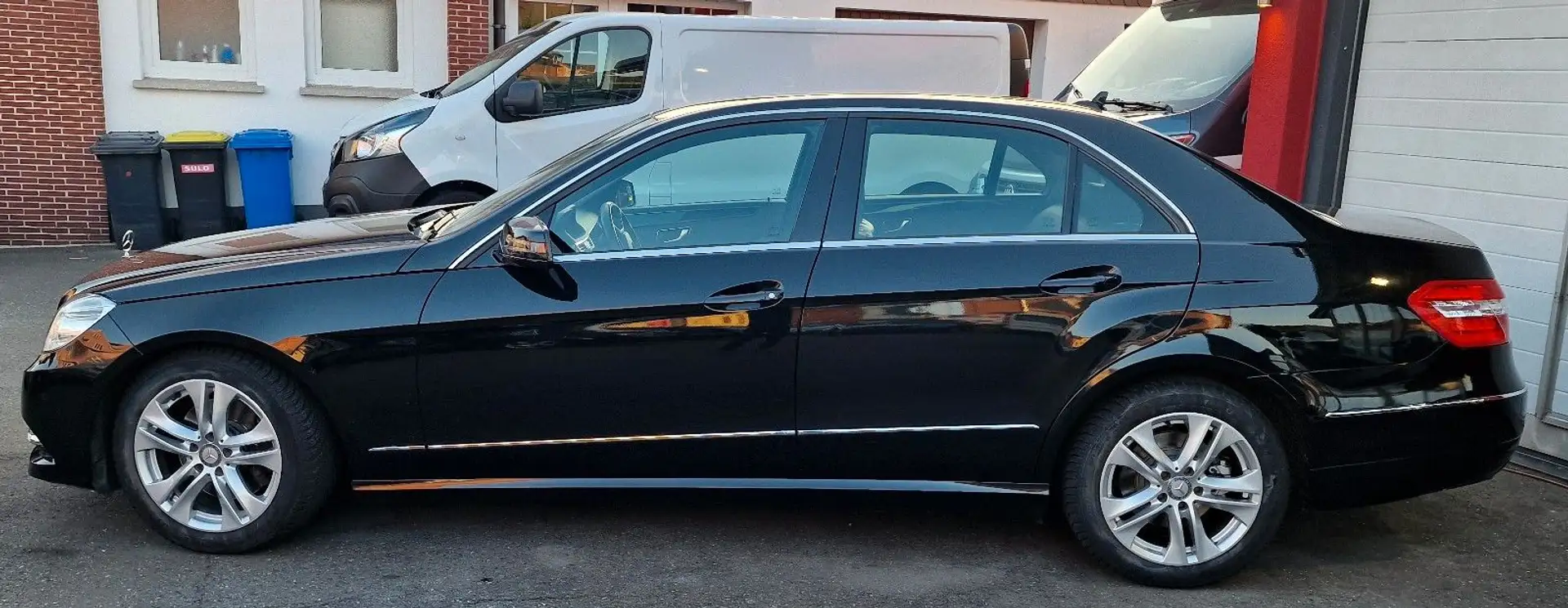 Mercedes-Benz E 300 CGI BlueEfficiency Avantgarde Navi/Xenon Noir - 2