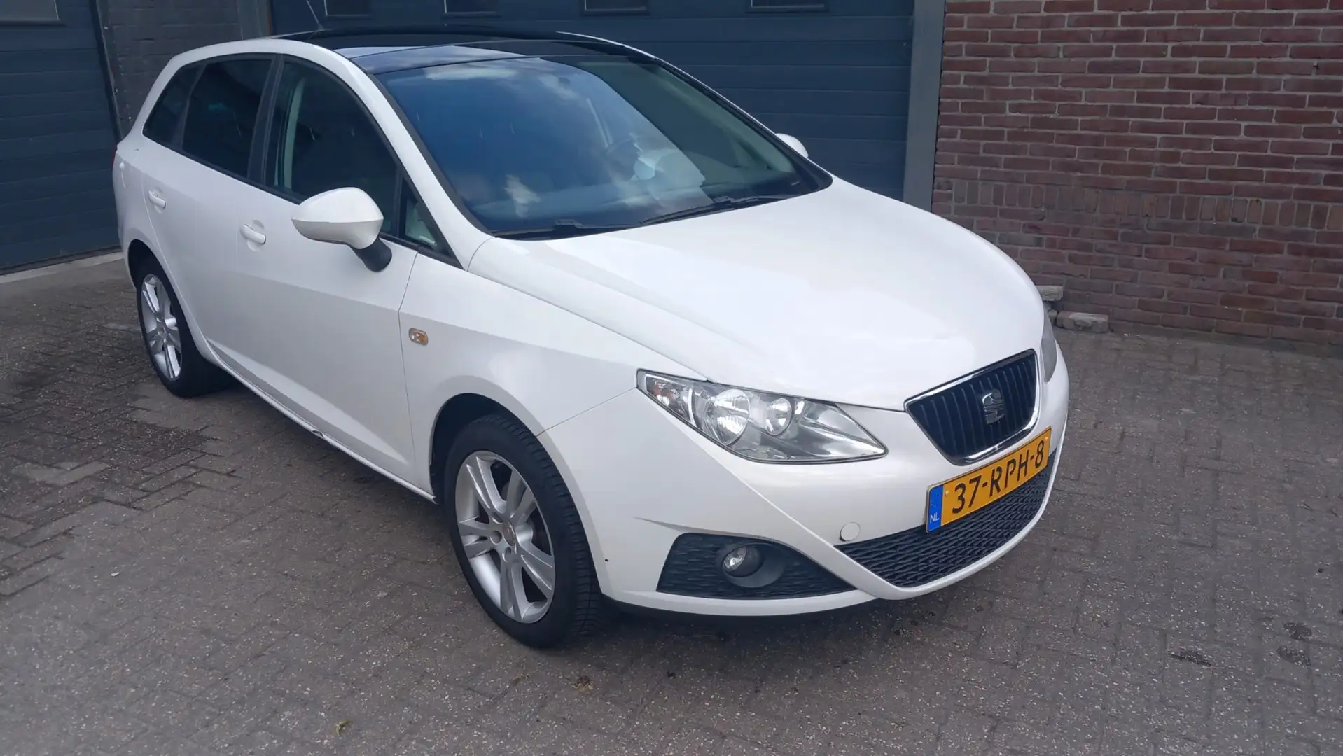 SEAT Ibiza ST 1.4 Style Handgeschakeld, Airco.Panoramadak,MP3 Wit - 2