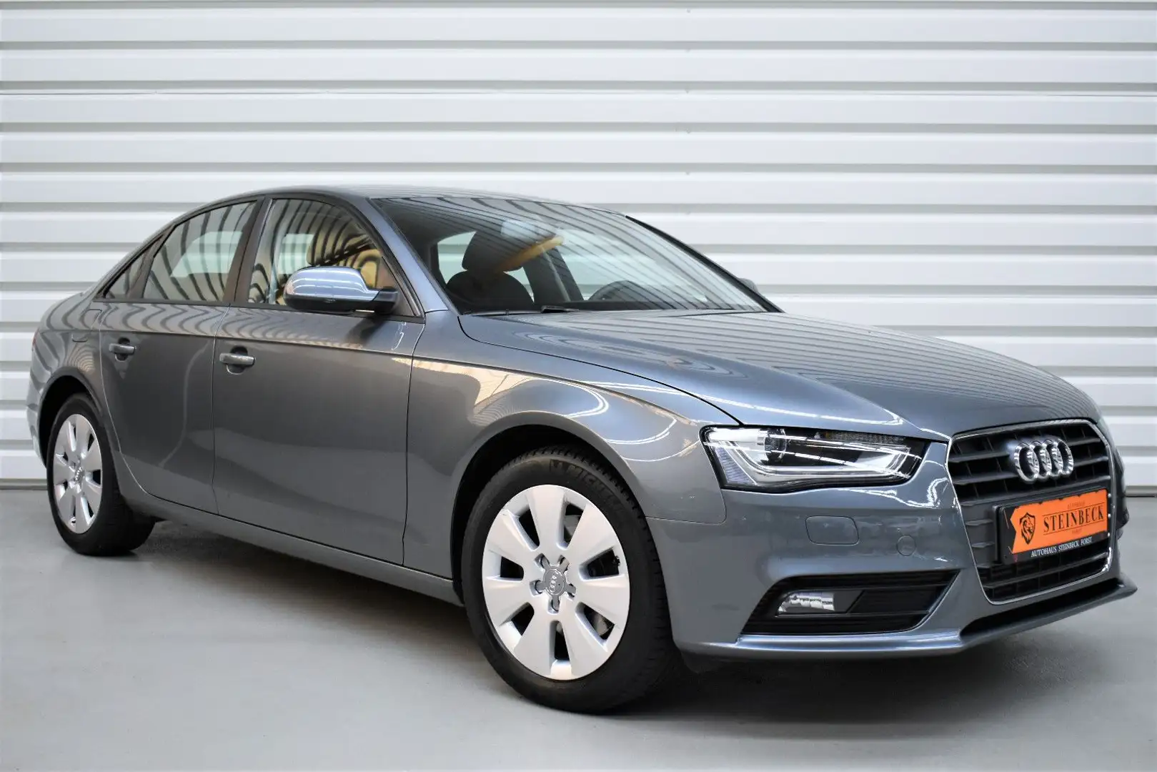 Audi A4 Lim. Attraction+Bi-Xenon+Klimaautom.+48.500KM Grau - 1