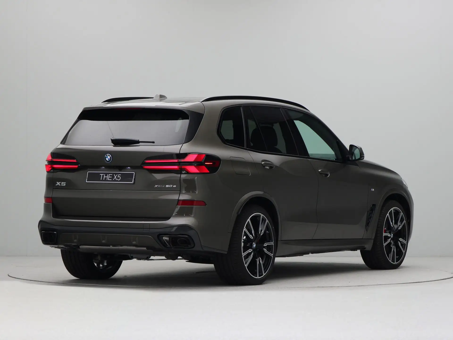 BMW X5 50e 2026 건메탈 사진 5