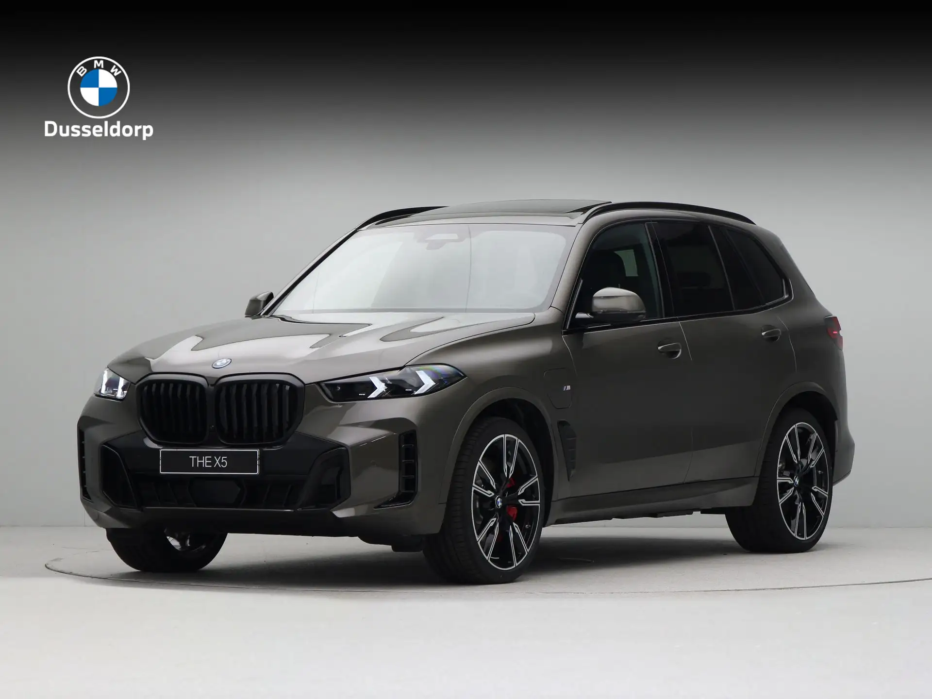 BMW X5 50e 2026 건메탈 사진 1