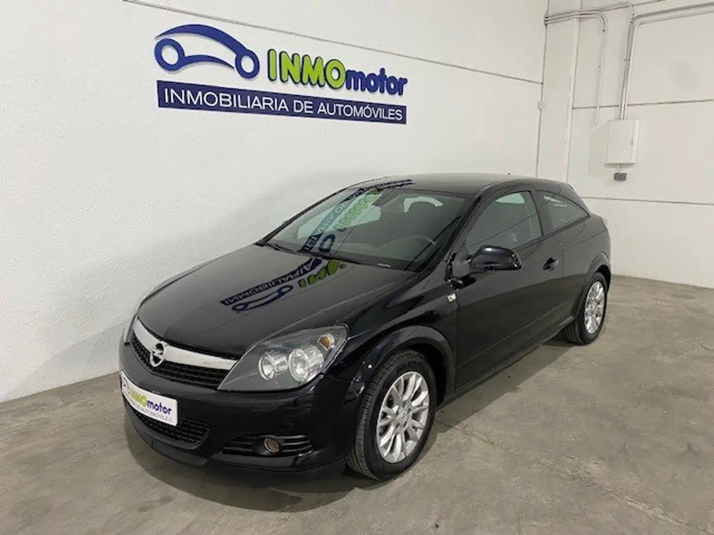 Opel Astra GTC 1.7CDTi Energy 110 Negro - 1