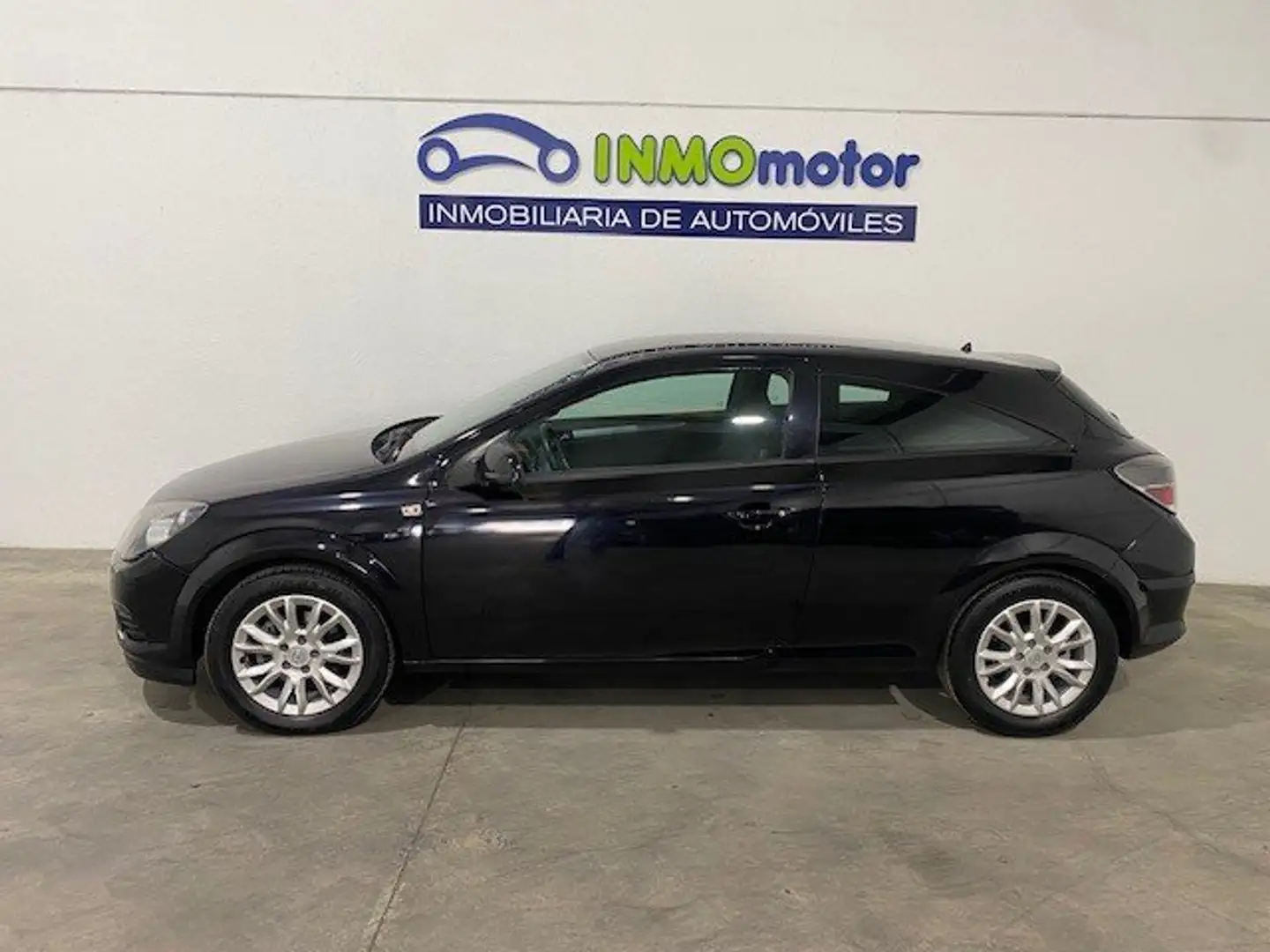 Opel Astra GTC 1.7CDTi Energy 110 Negro - 2