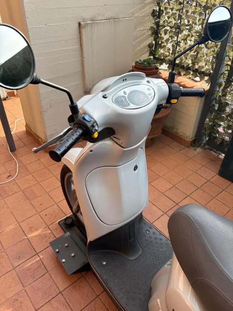 Aprilia Scarabeo 50 . - 2
