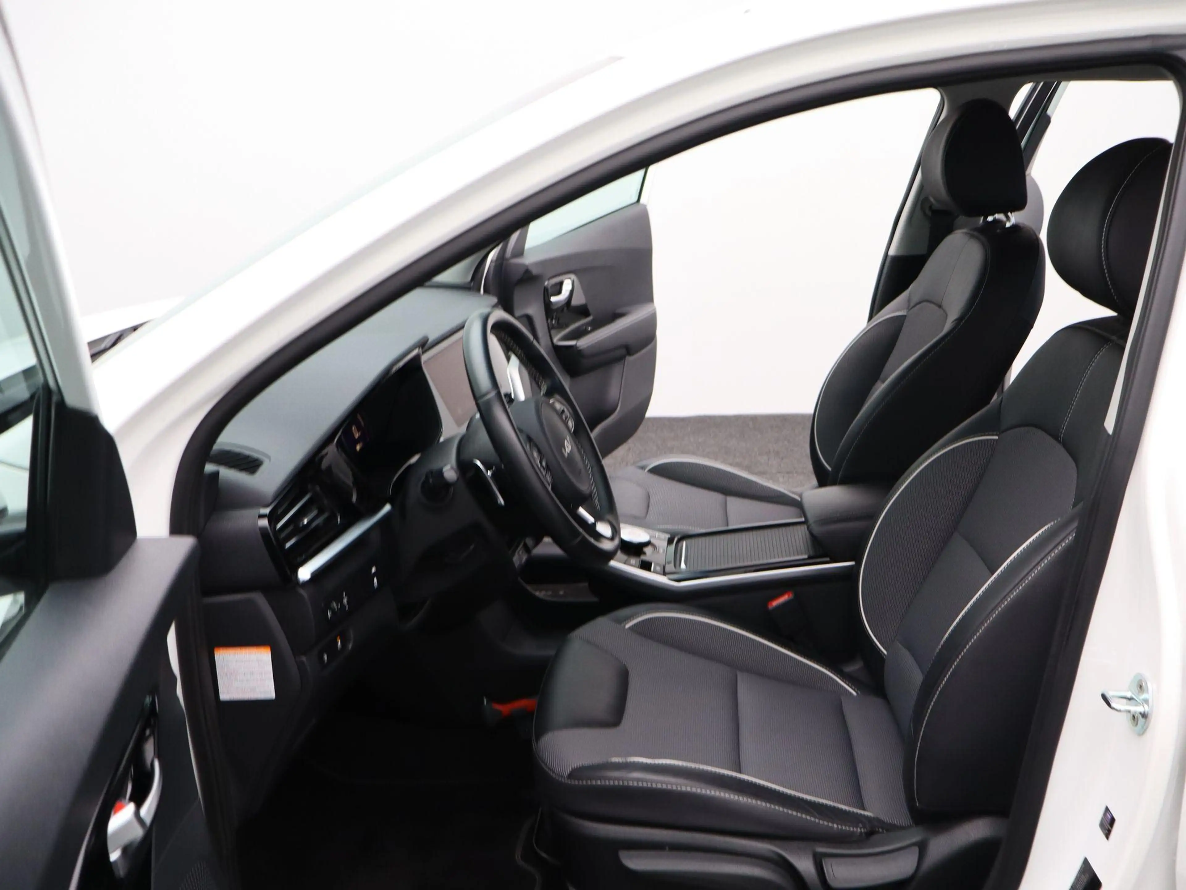 Kia e-Niro DynamicLine 64 kWh | Navigatie | Climate Control | — photo 11