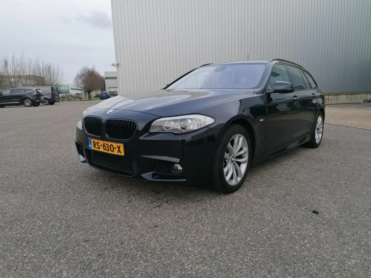 BMW 535 5-serie Touring 535xi High Executive Zwart - 2