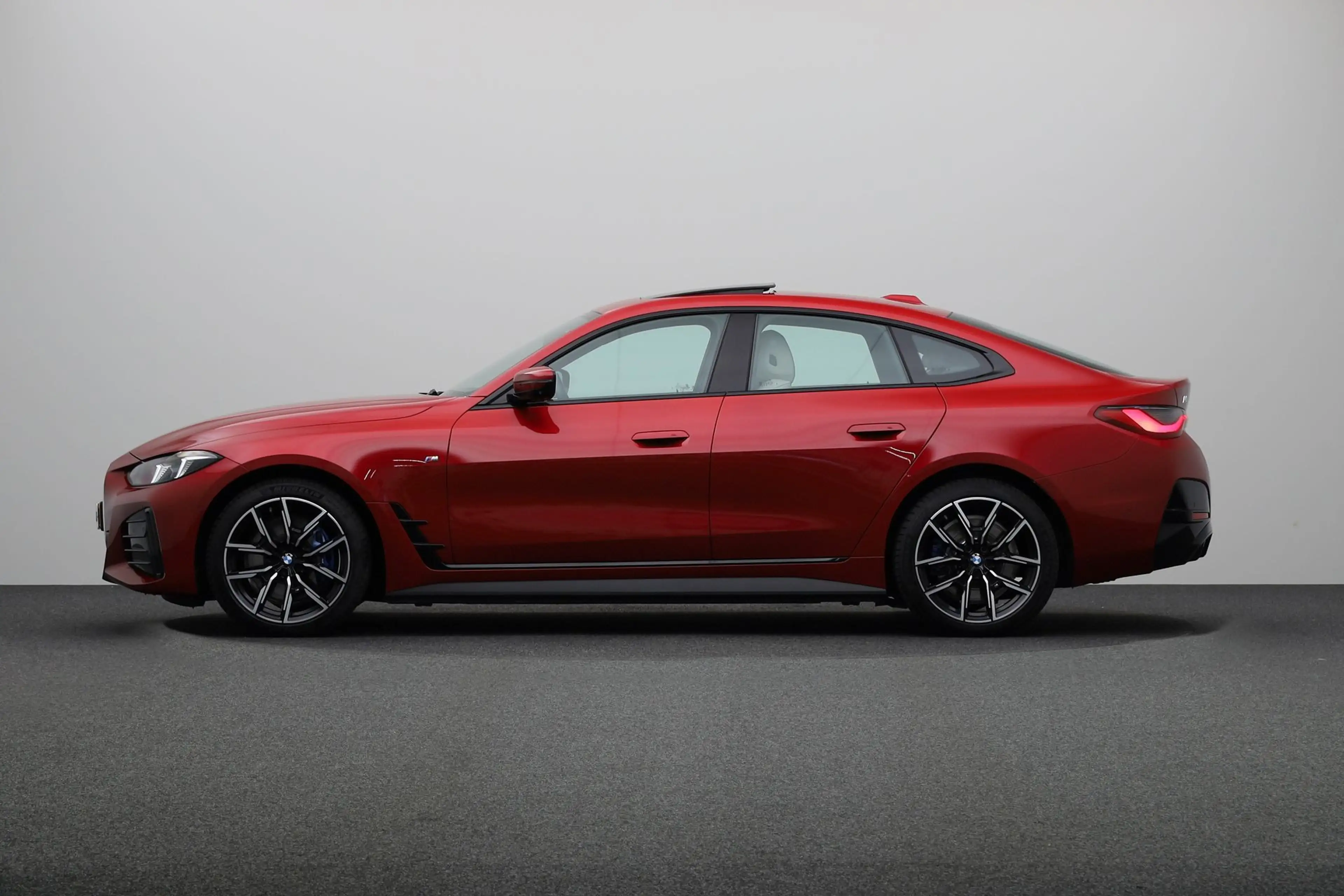 BMW i4 eDrive35 M Sport Edition 70 kWh | DAB-Tuner | High — photo 12