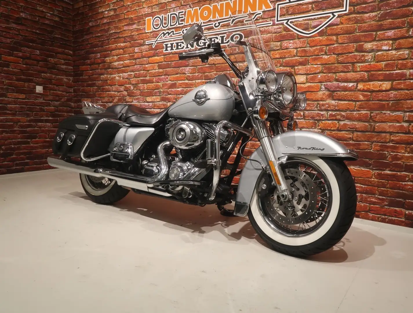 Harley-Davidson Road King FLHRC Classic 1580 Negro - 2