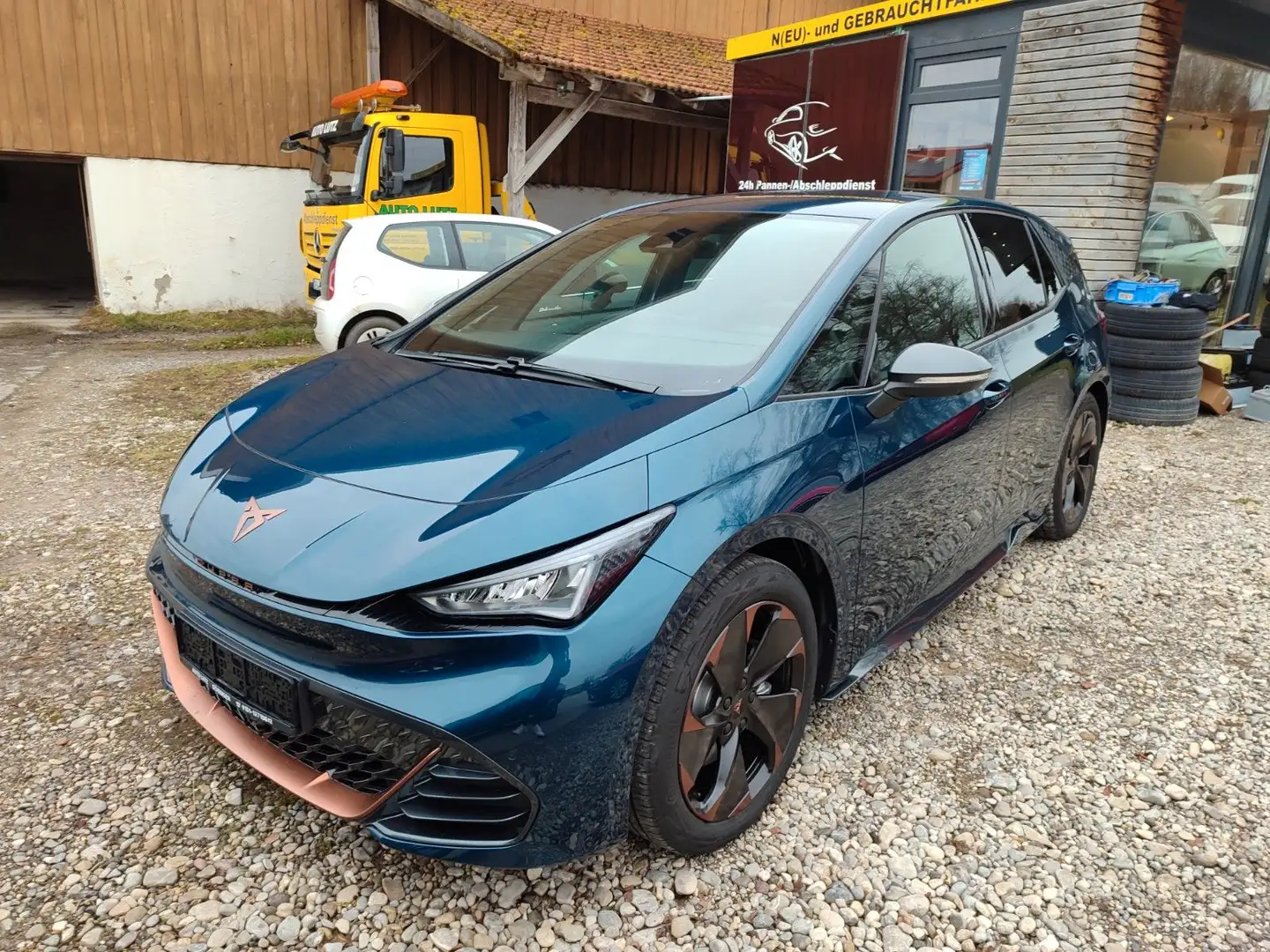 CUPRA Born 150 kW Navi 19" Pilot XL Cargo Pack Modrá - 1