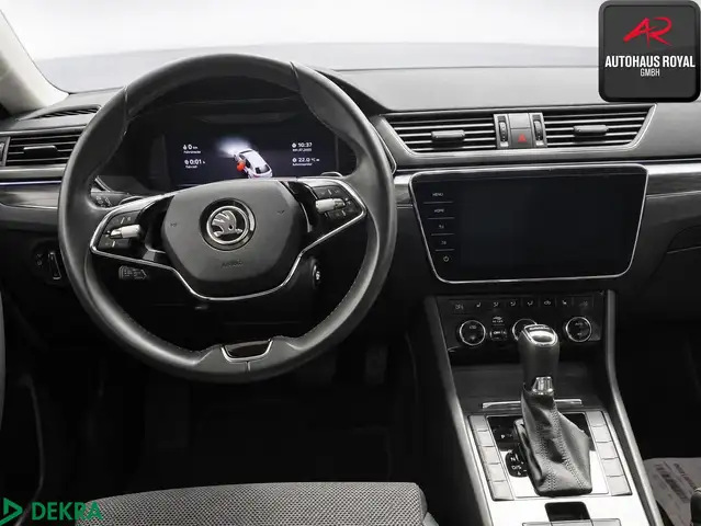 Skoda Superb view 6