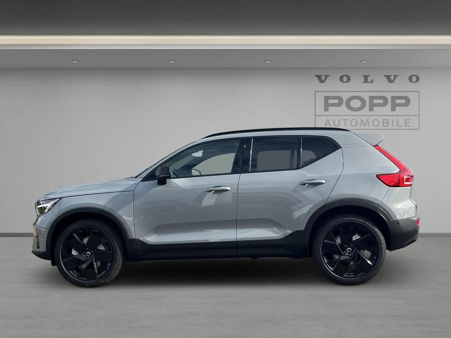 Volvo XC40 B3 Plus Black Edition 20" 360° ACC FHZ H&K Grau - 2