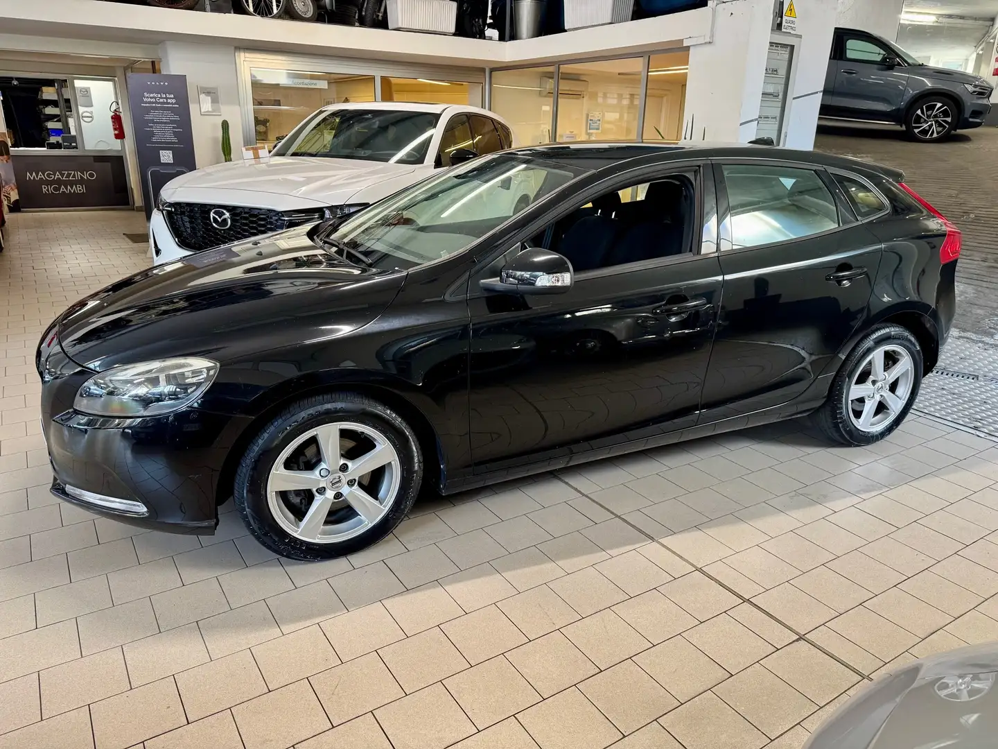 Volvo V40 V40 2.0 d2 Business my17 Zwart - 1
