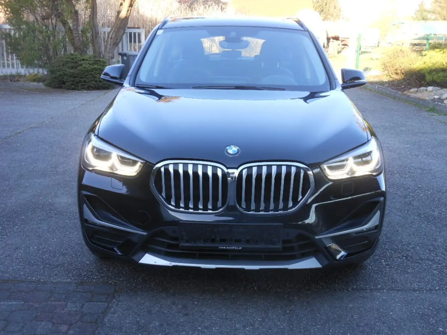 BMW X1 X-Line | LED-SW | Panoramdach | Alu 18" | Schwarz - 2
