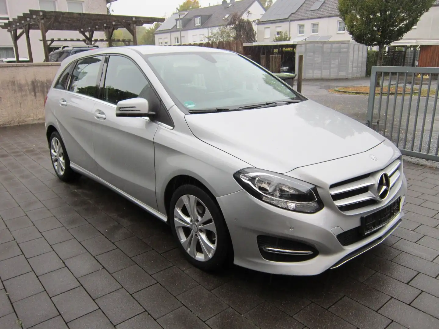 Mercedes-Benz B 180 CDI*Navi*Automatik*SH*Alu*PDC*79TKM*1.Hand Silber - 2