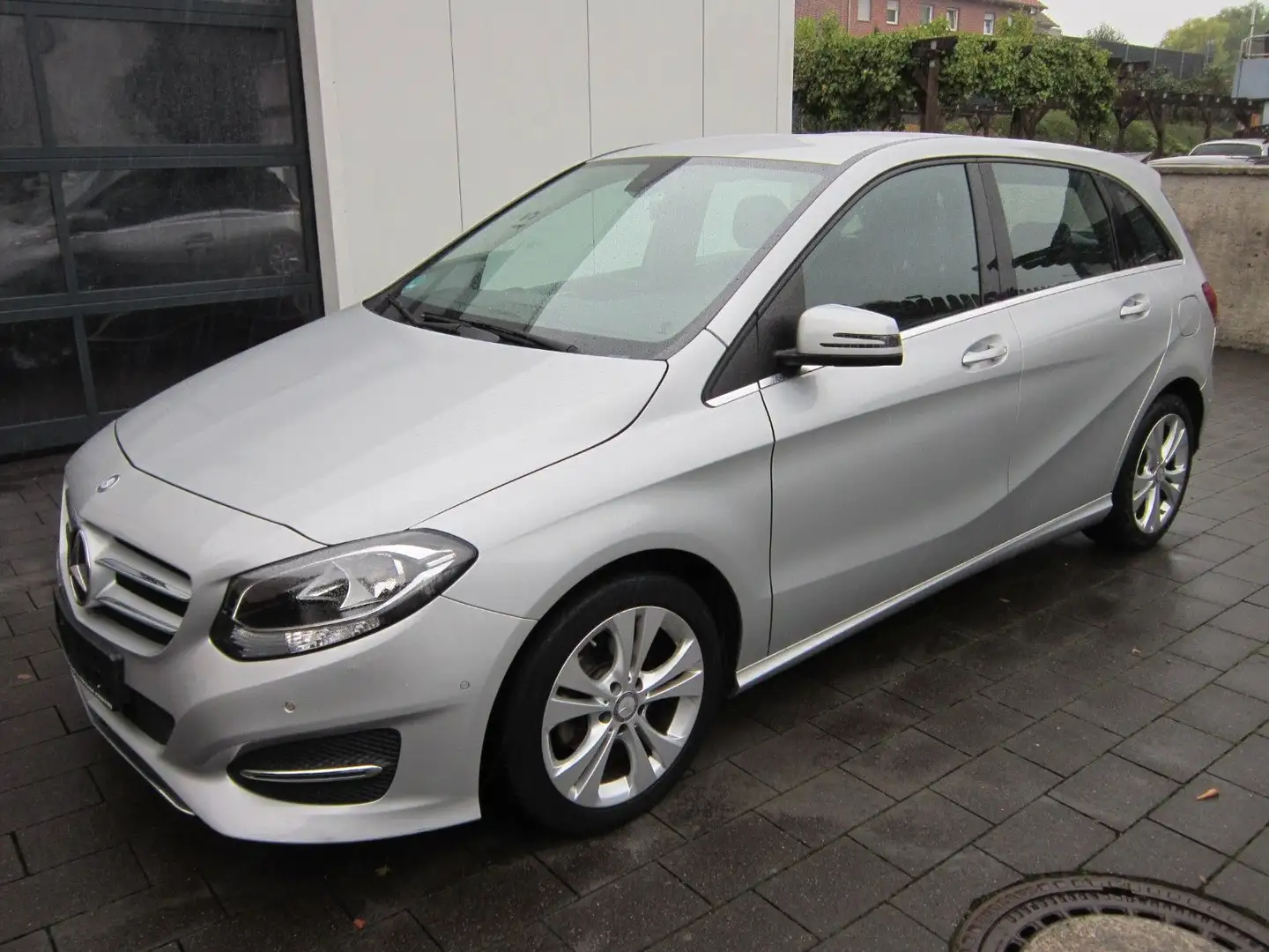 Mercedes-Benz B 180 CDI*Navi*Automatik*SH*Alu*PDC*79TKM*1.Hand Silber - 1