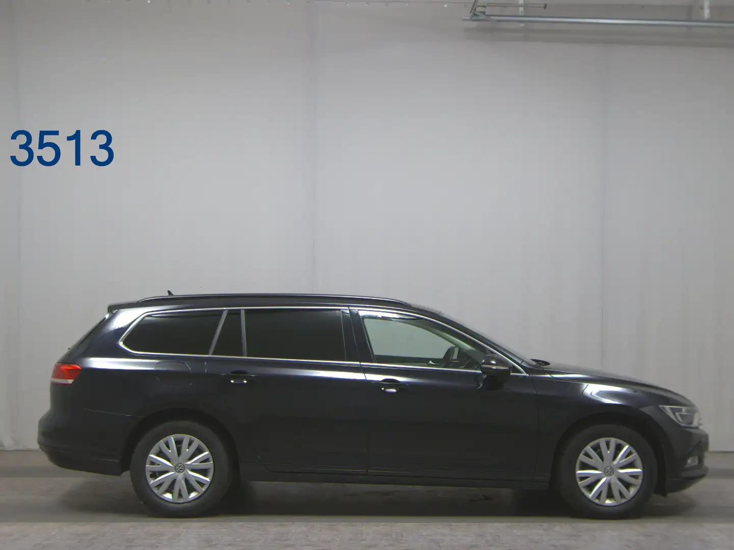 Volkswagen Passat Var. 2.0 TDI Comf. Navi PDC ACC RfK LED Black - 1