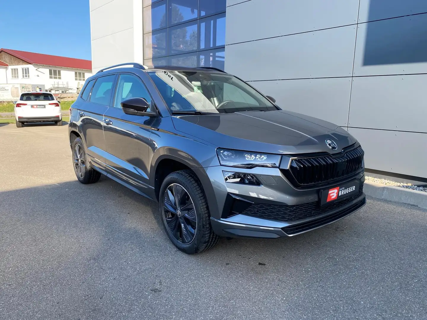 Skoda Karoq 2.0 TDI DSG 4x4 SPORTLINE RFK NAVI MATRIX Grau - 2