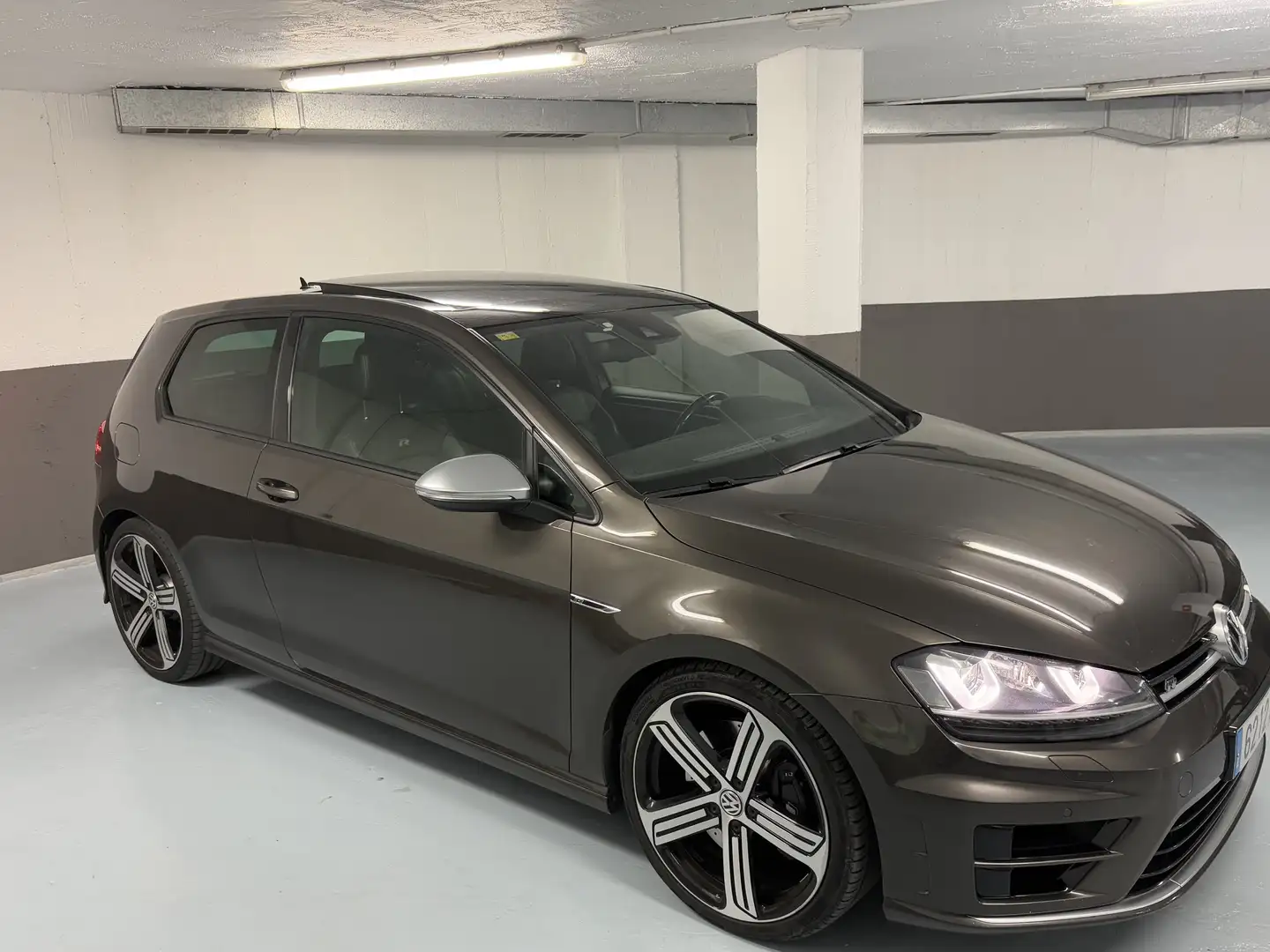 Volkswagen Golf 2.0 TSI R 300 - 1
