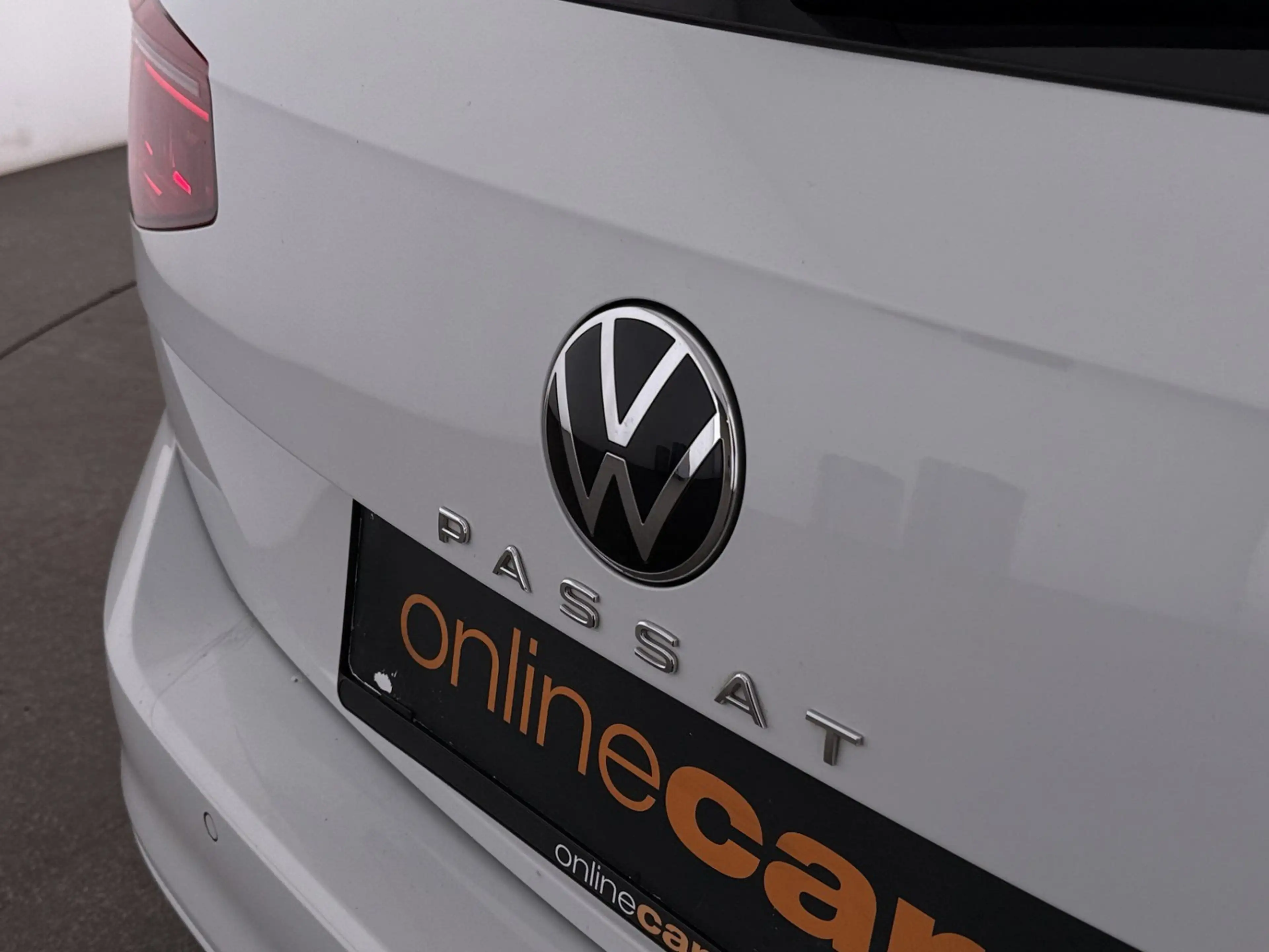 Volkswagen Passat Variant 2.0 TDI Business Aut MATRIX SKY — photo 11