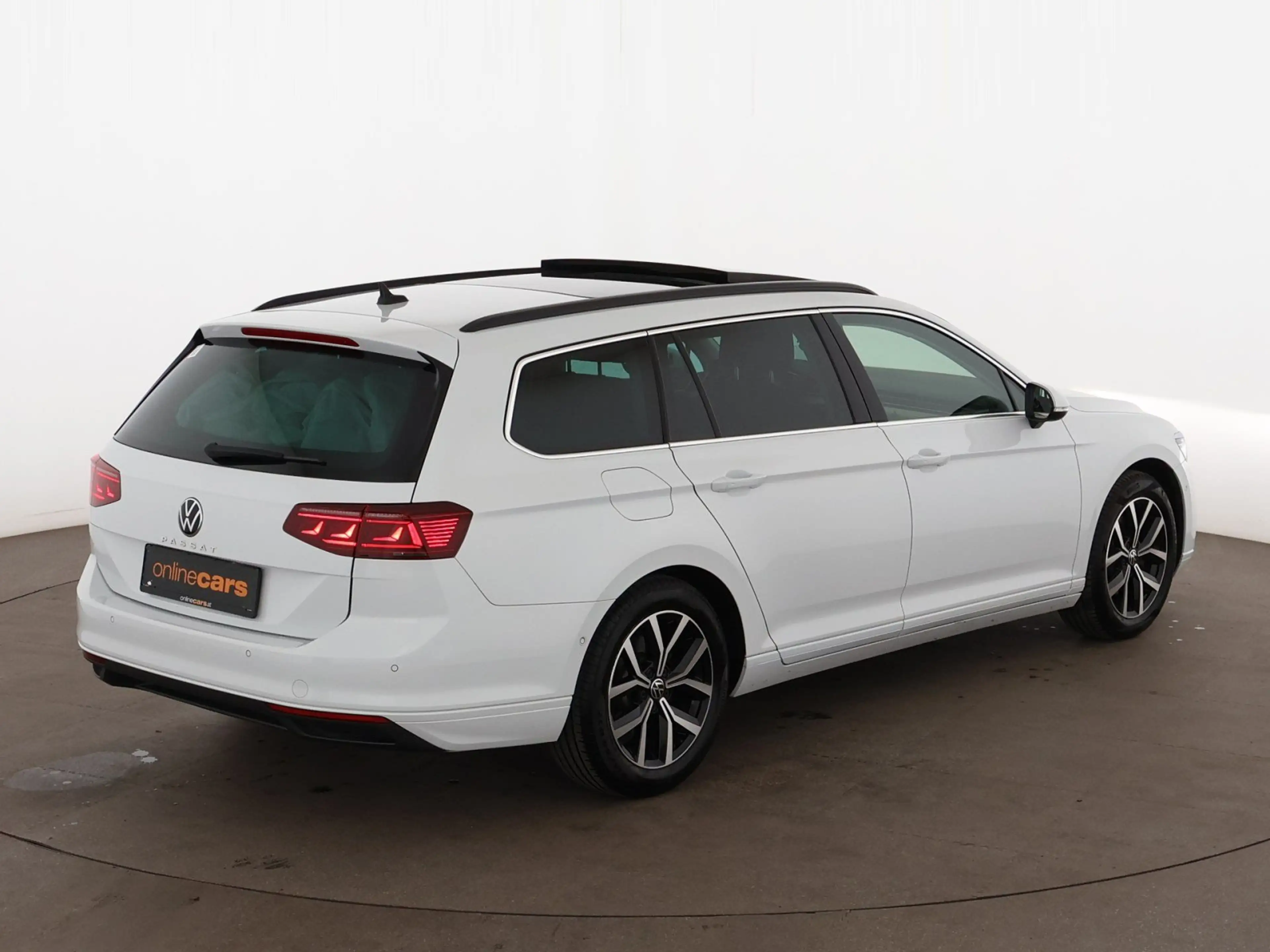 Volkswagen Passat Variant 2.0 TDI Business Aut MATRIX SKY — photo 9