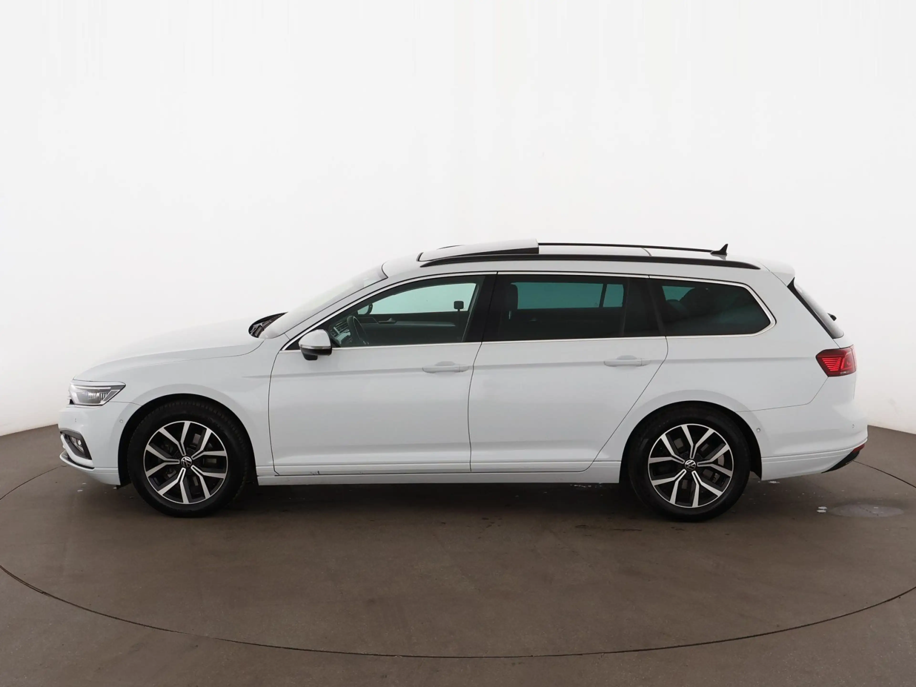 Volkswagen Passat Variant 2.0 TDI Business Aut MATRIX SKY — photo 6