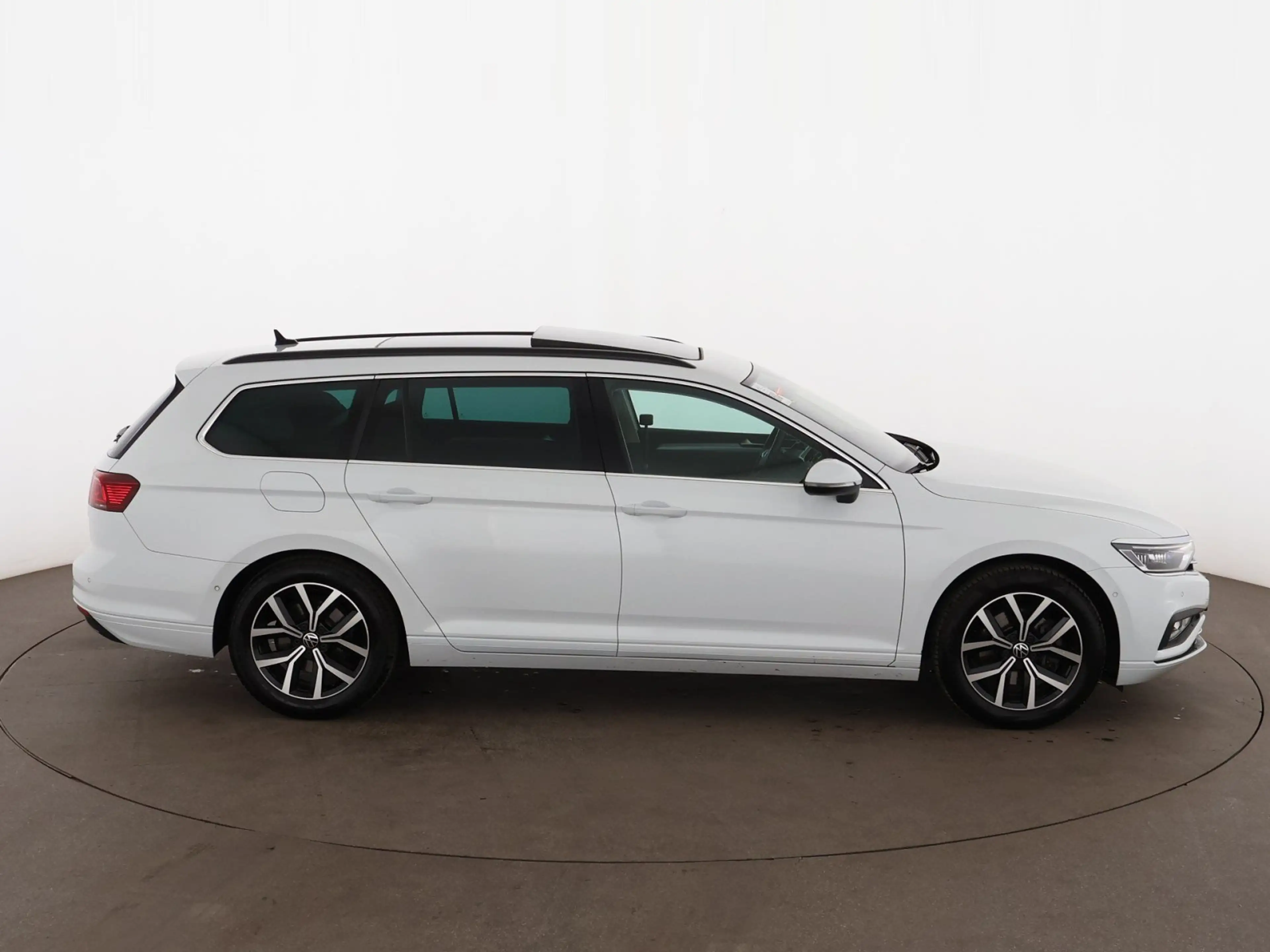 Volkswagen Passat Variant 2.0 TDI Business Aut MATRIX SKY — photo 10