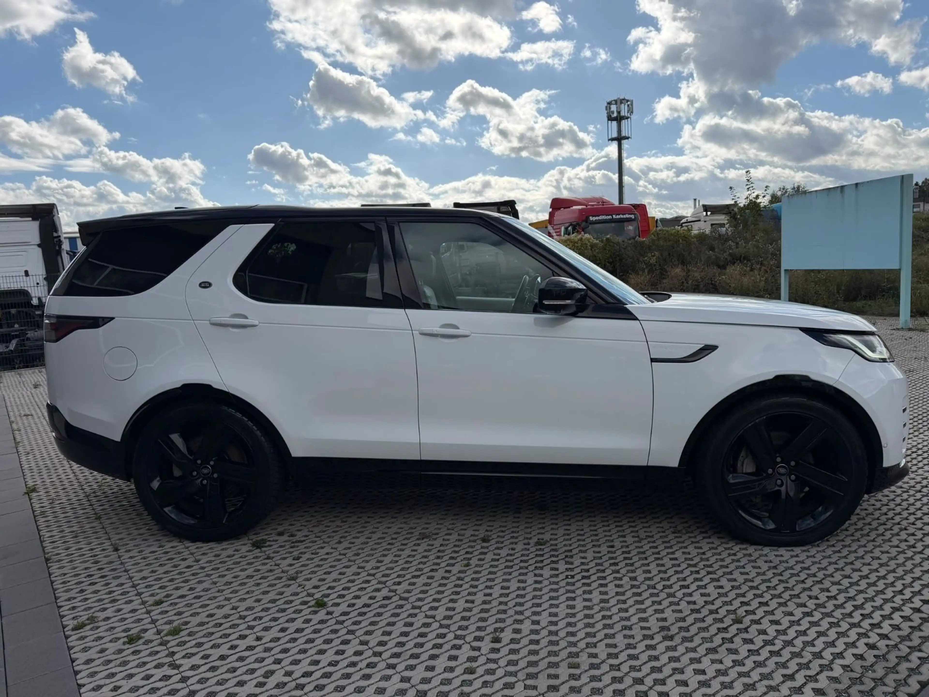 Land Rover Discovery 5 R-Dynamic HSE D300 AWD — photo 8