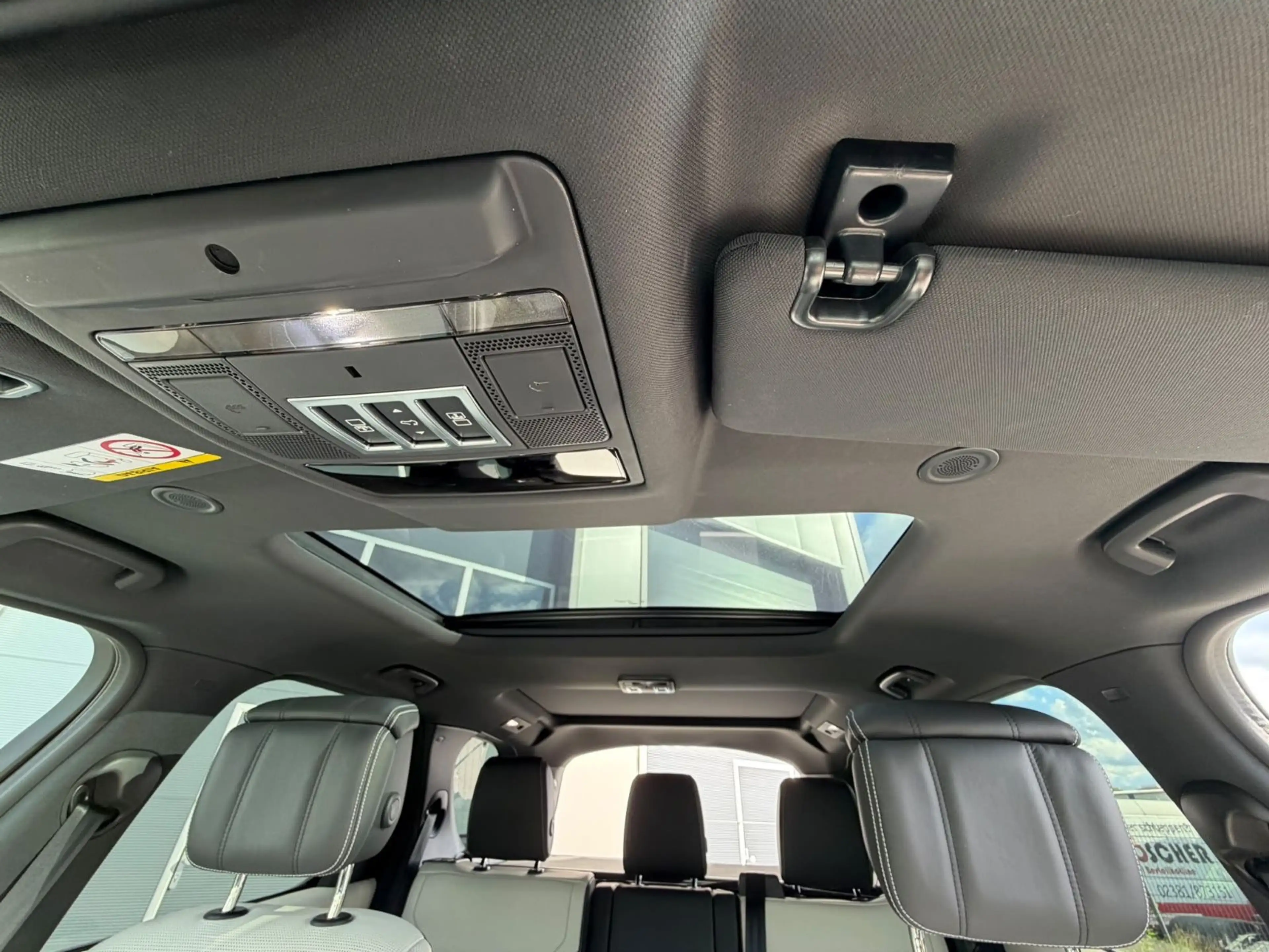 Land Rover Discovery 5 R-Dynamic HSE D300 AWD — photo 13