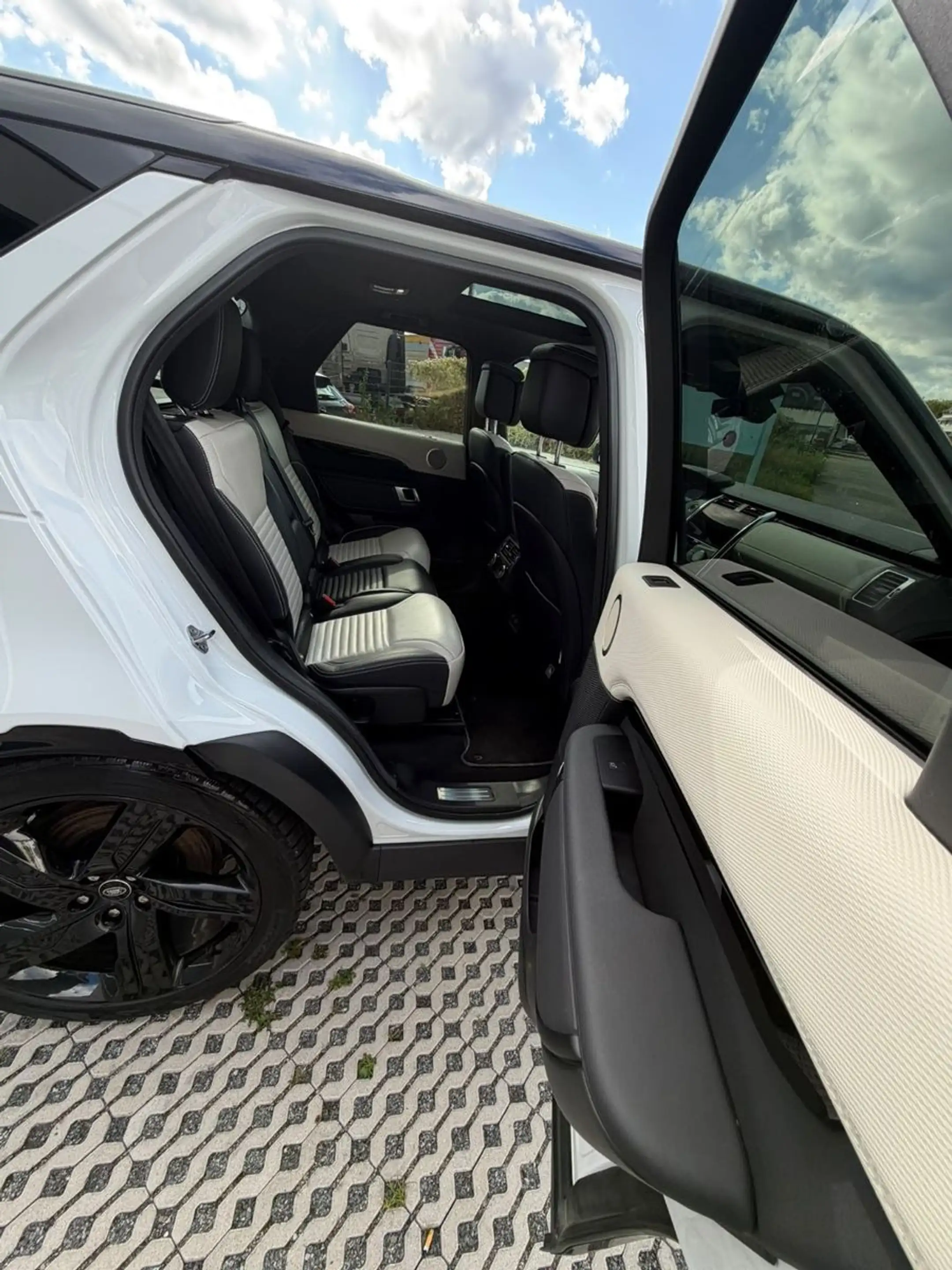 Land Rover Discovery 5 R-Dynamic HSE D300 AWD — photo 5