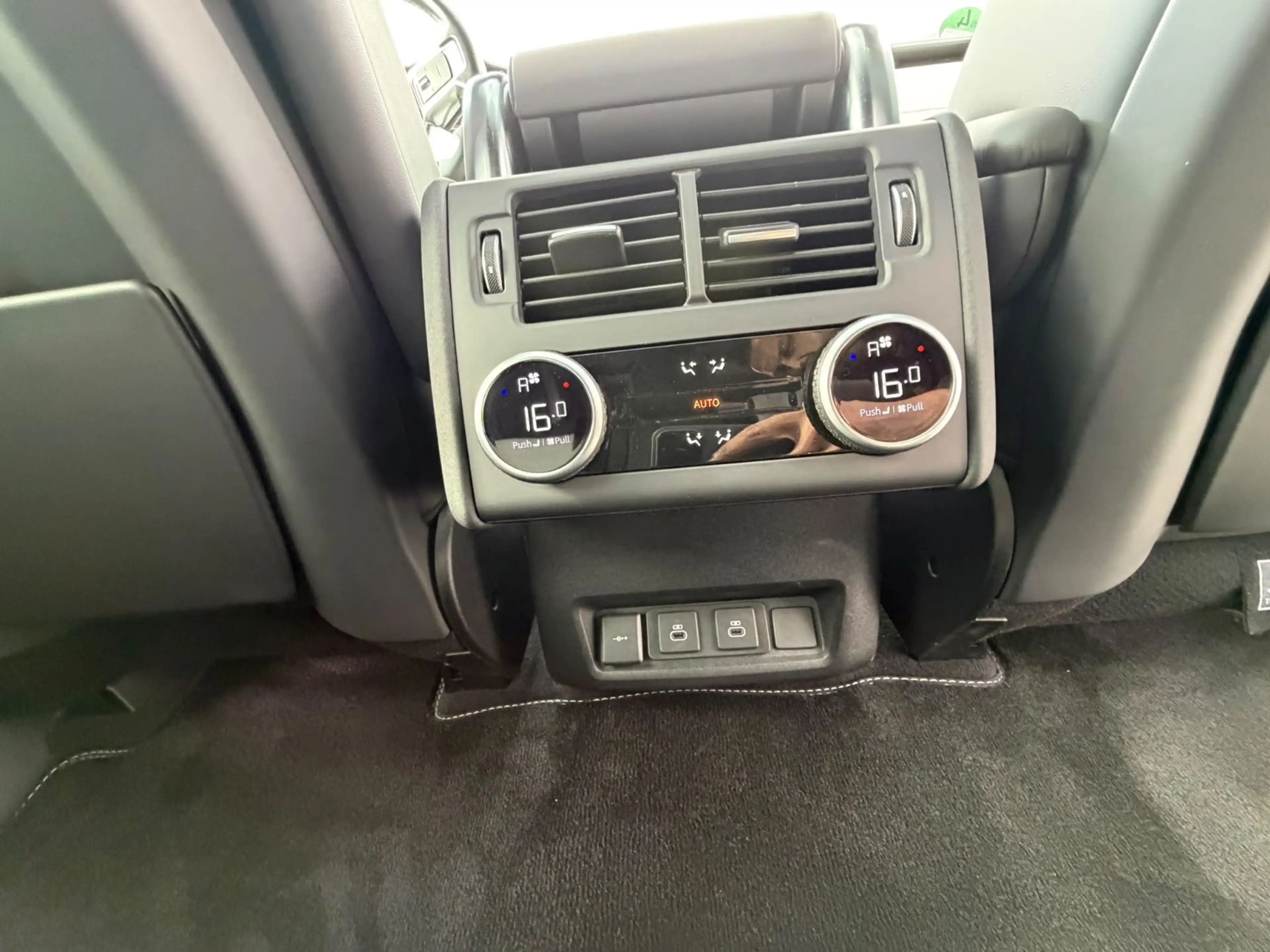Land Rover Discovery 5 R-Dynamic HSE D300 AWD — photo 15