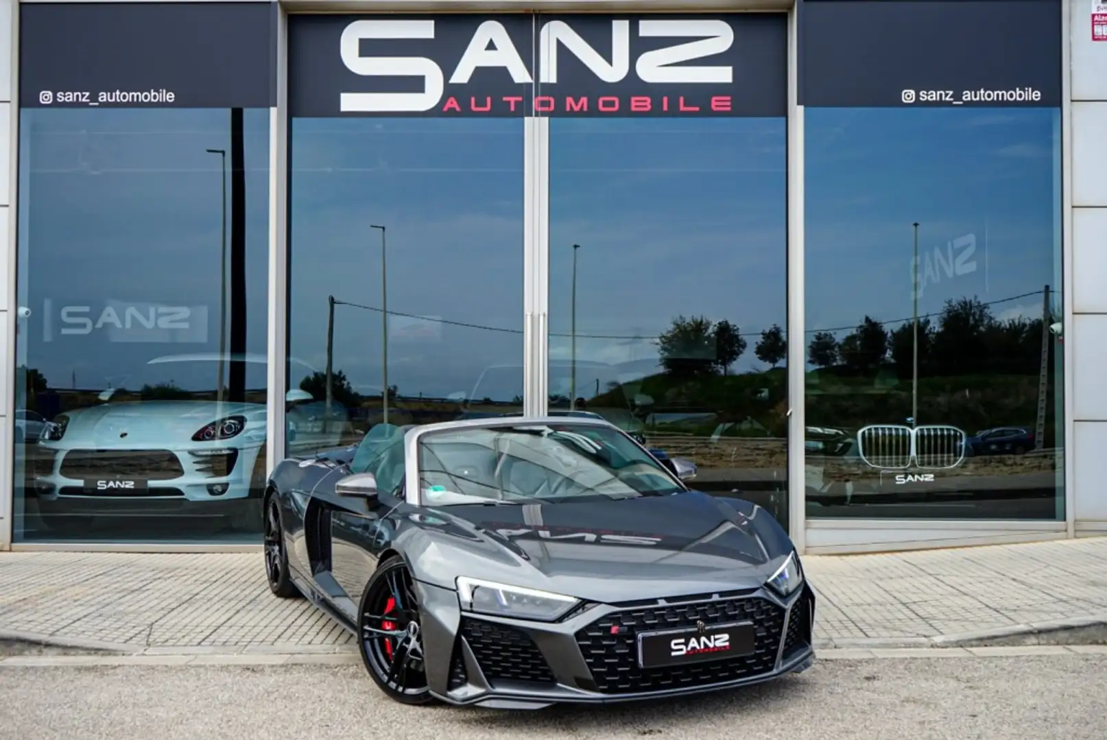Audi R8 Spyder V10 FSI quattro S tronic 419kW Gris - 1