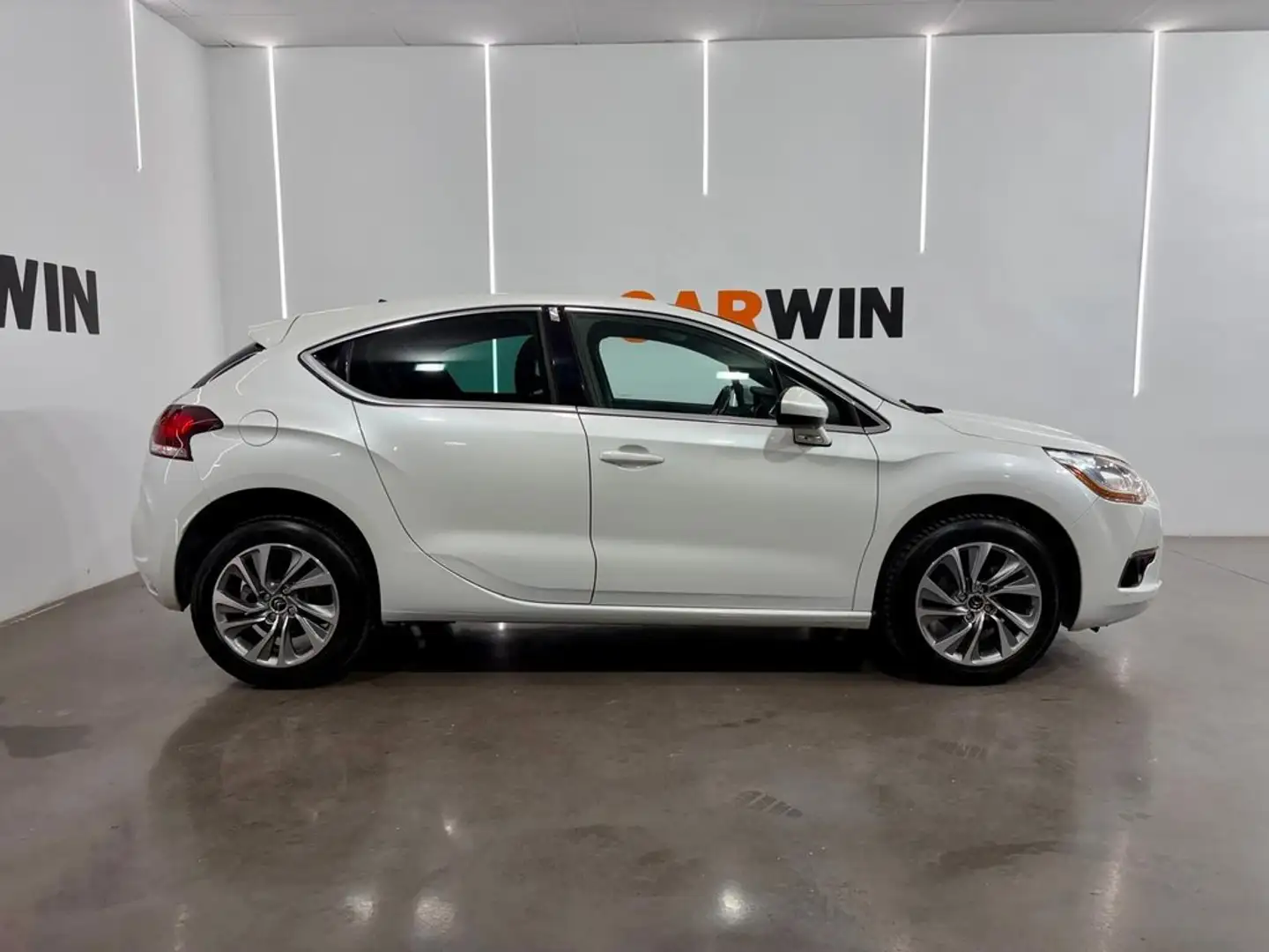 DS Automobiles DS 4 1.6 BlueHDi 120cv STT Design Blanco - 2