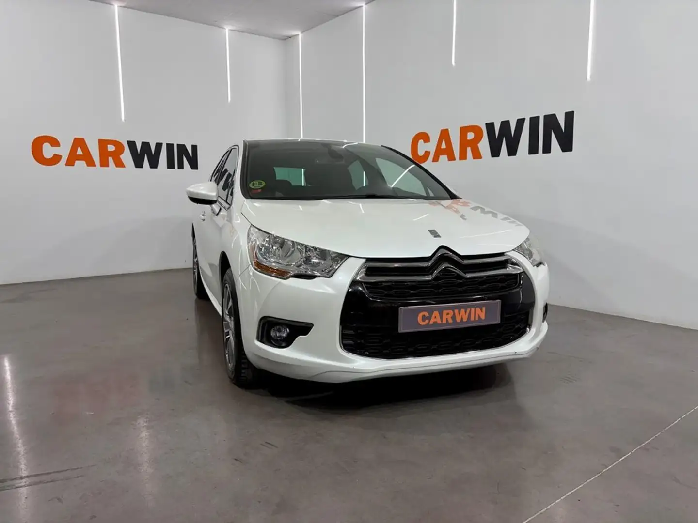 DS Automobiles DS 4 1.6 BlueHDi 120cv STT Design Blanco - 1
