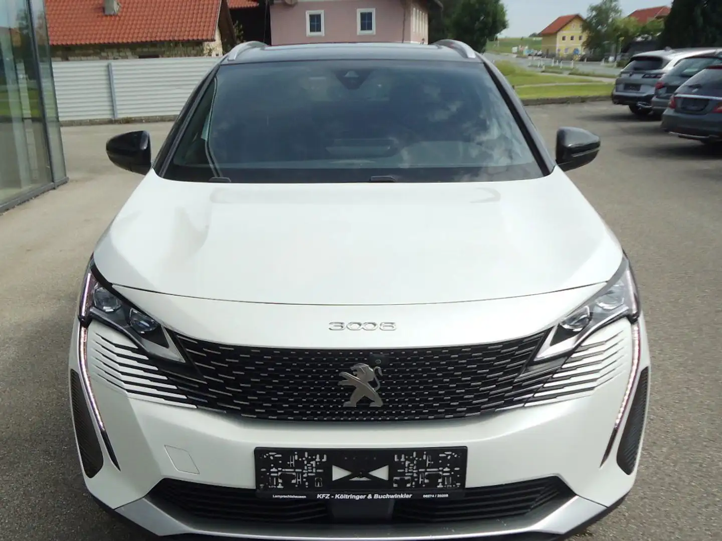 Peugeot 3008 GT Pack PT 130 EAT8 Weiß - 2