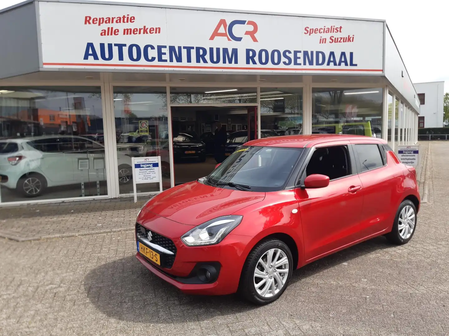 Suzuki Swift 1.2 Select automaat Червоний - 1