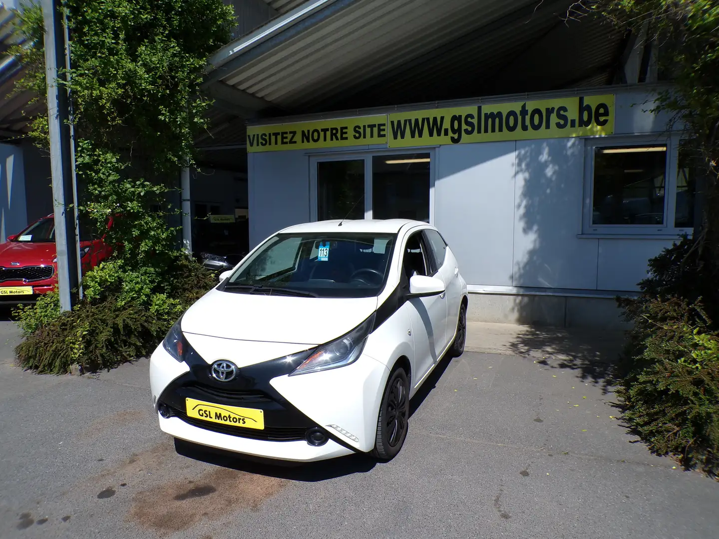 Toyota Aygo 1.0i VVT-i 69cv 5 portes Blanc 01/15 Airco Cruise Blanc - 1