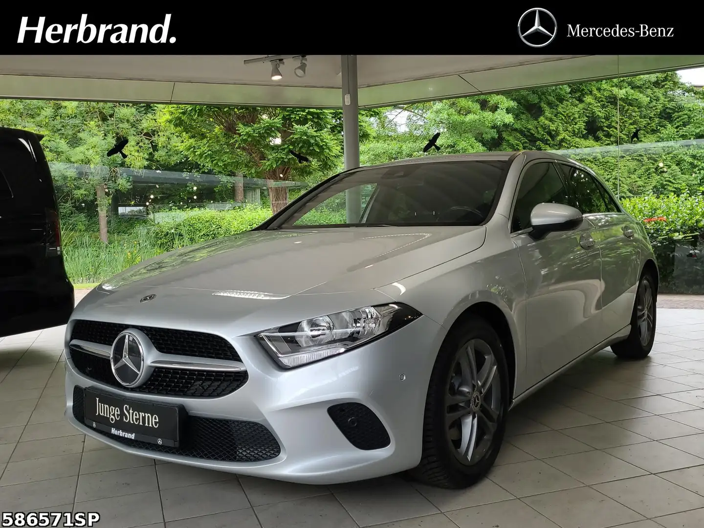 Mercedes-Benz A 200 Progressive MBUX SHZG Premium Zilver - 1