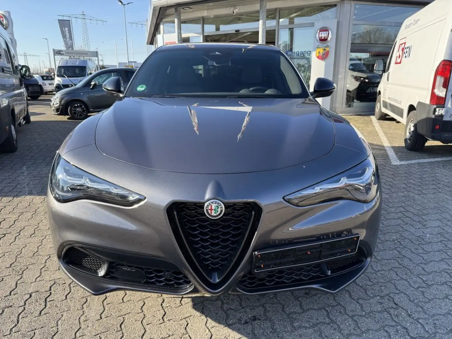 Alfa Romeo Stelvio 2.0 Turbo 16V AT8-Q4 Veloce Grau - 2