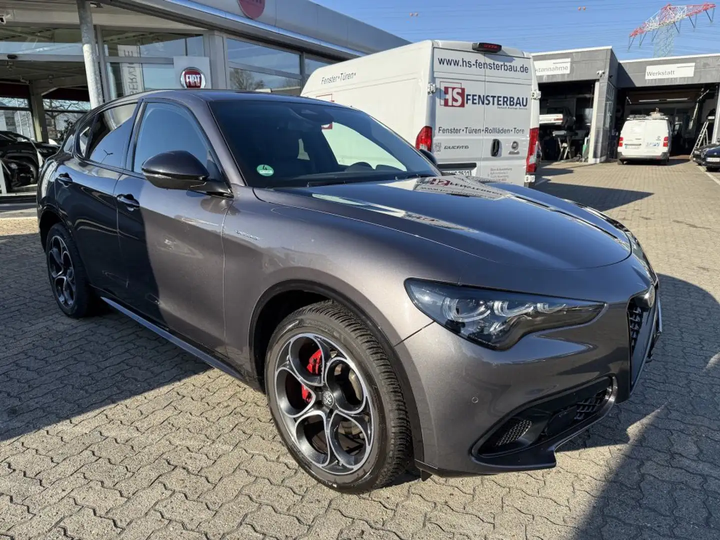 Alfa Romeo Stelvio 2.0 Turbo 16V AT8-Q4 Veloce Grau - 1