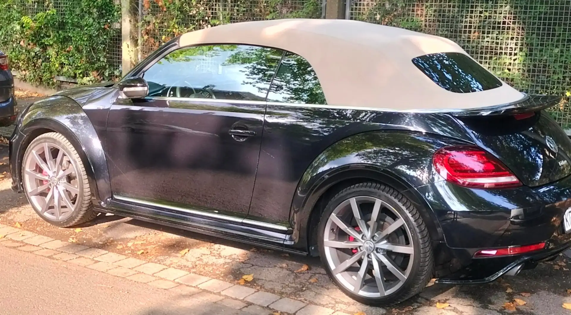 Volkswagen Beetle Cabriolet 2.0TSI DSG R-Line, 20-Zoll ALLWETTER NEU Schwarz - 2