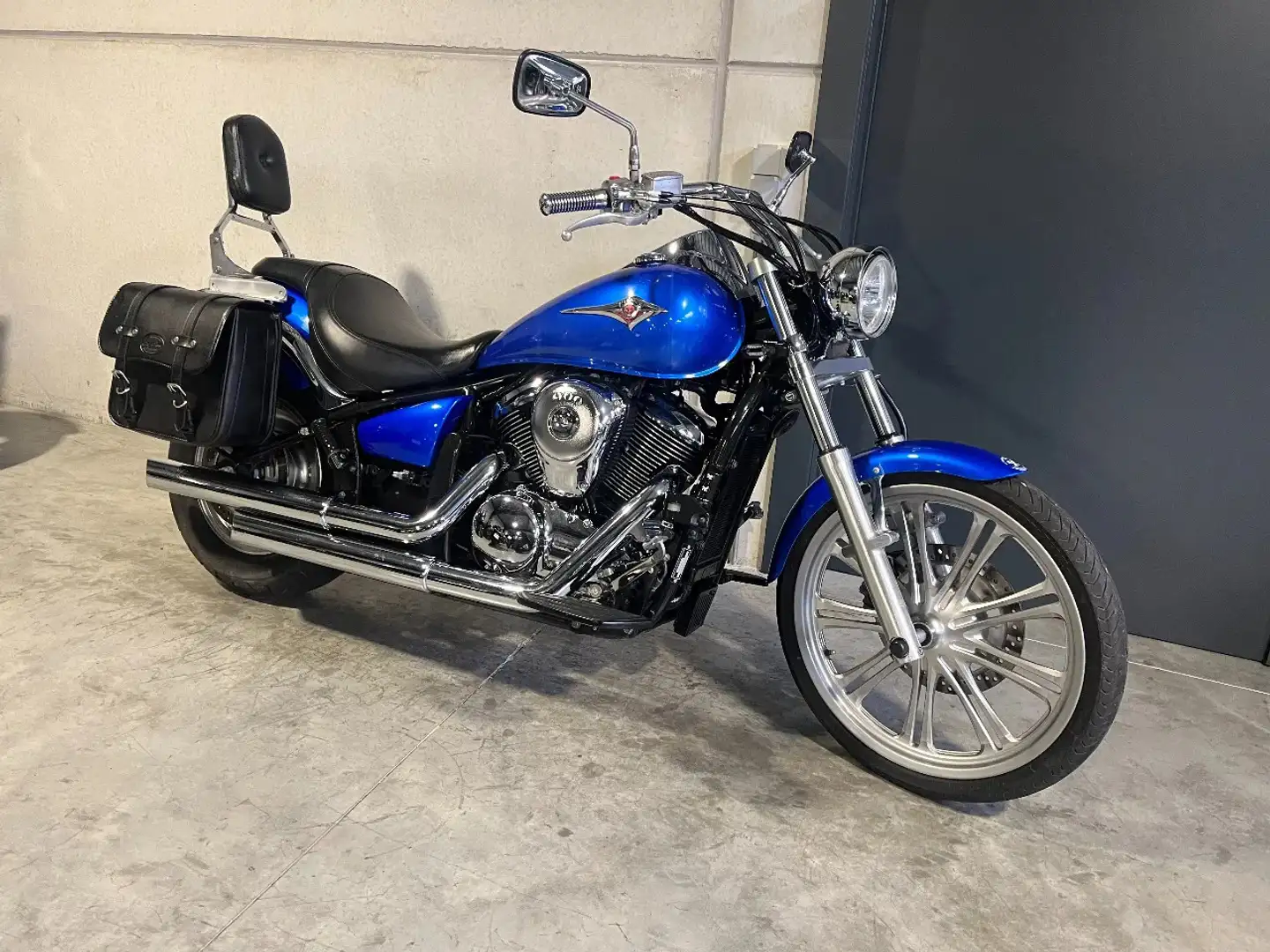 Kawasaki VN 900 Custom - 1