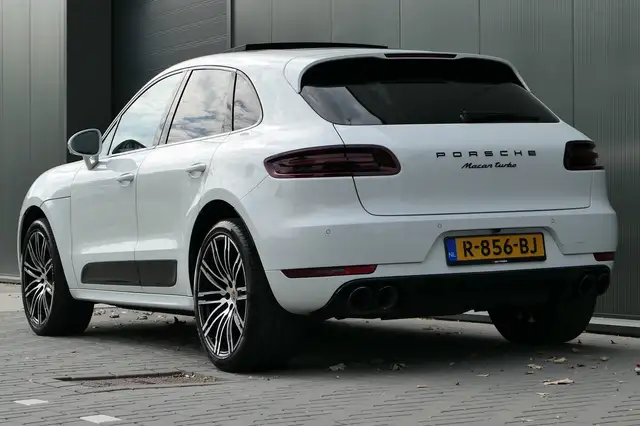 Porsche Macan view 7