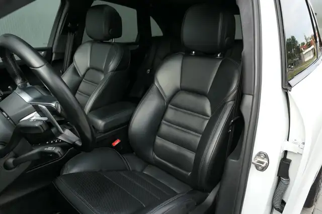 Porsche Macan view 13