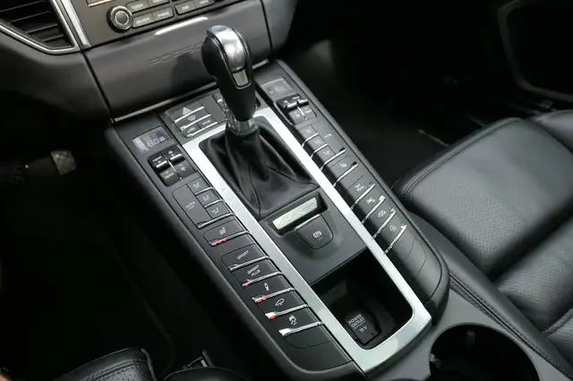 Porsche Macan view 5