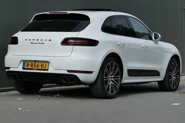 Porsche Macan view 2